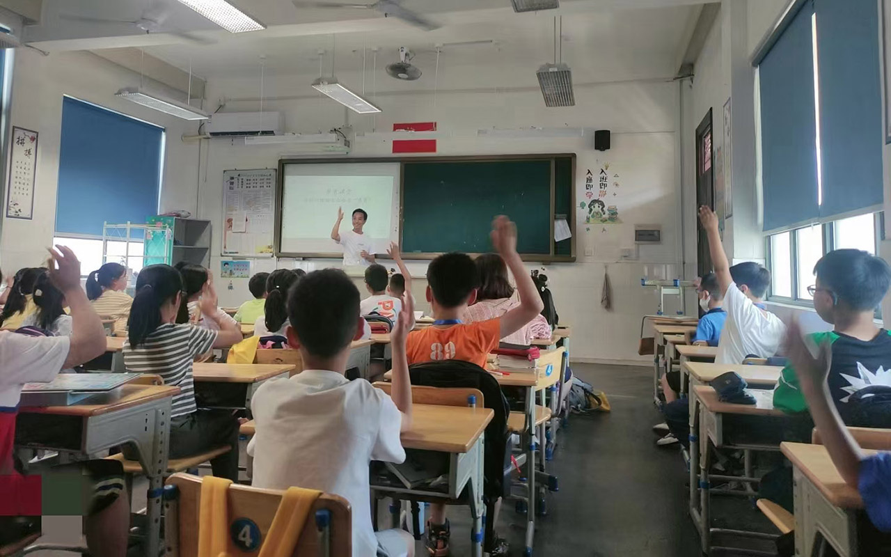 东胜冯家小学